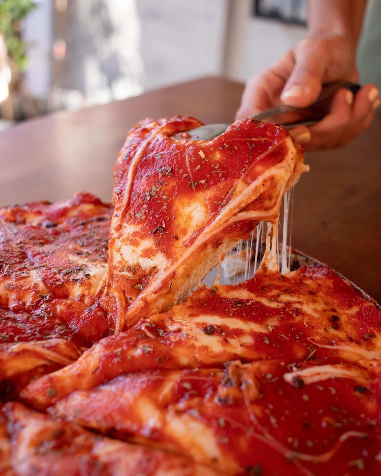 Pizza invertida: o segredo por trás do sabor único que fatura R$ 280 mil por mês