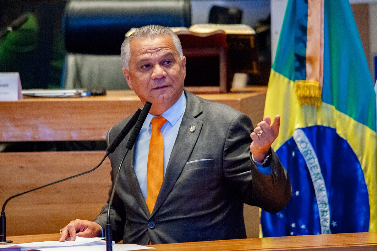 Justiça do DF condena deputado Daniel de Castro por vídeo com ofensas sobre aula de cultura afro