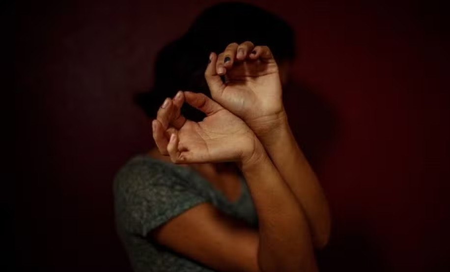 Mulher é encontrada desacordada e com sangramentos no DF; agressor confessa ter empurrado vítima da escada