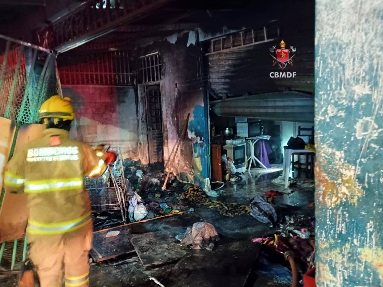 Homem que ateou fogo em casa de ex-companheira no DF deve seguir preso pelos próximos 30 dias