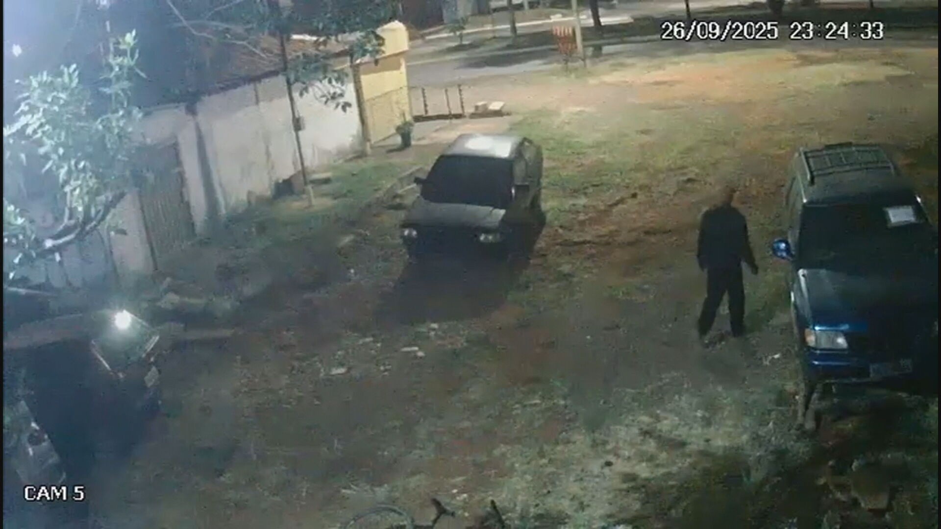 Alarme dispara, e donos de oficina amarram homem que tentava furtar carros no DF