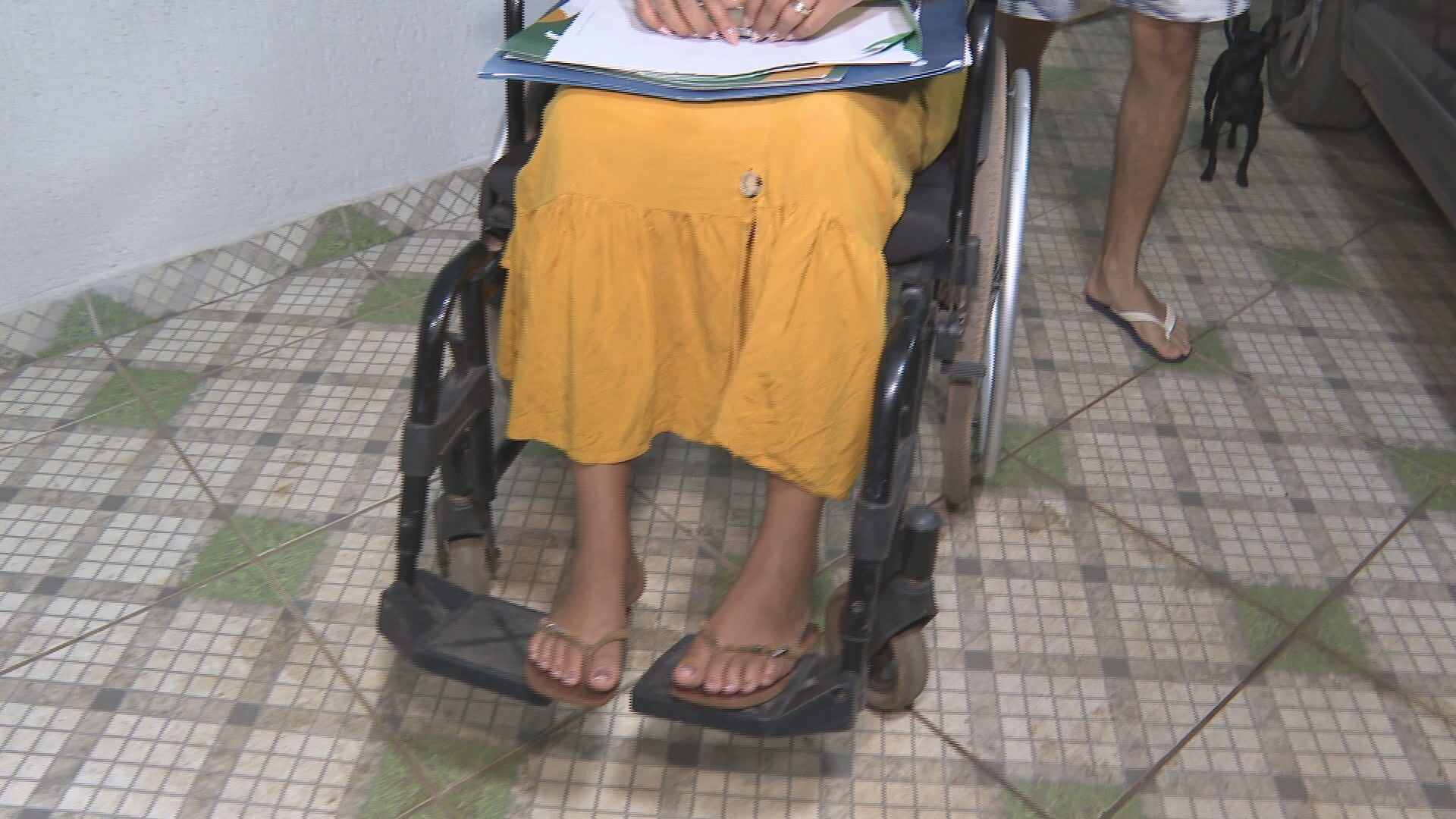 Jovem de 25 anos perde o movimento das pernas após realizar procedimento com fenol no DF