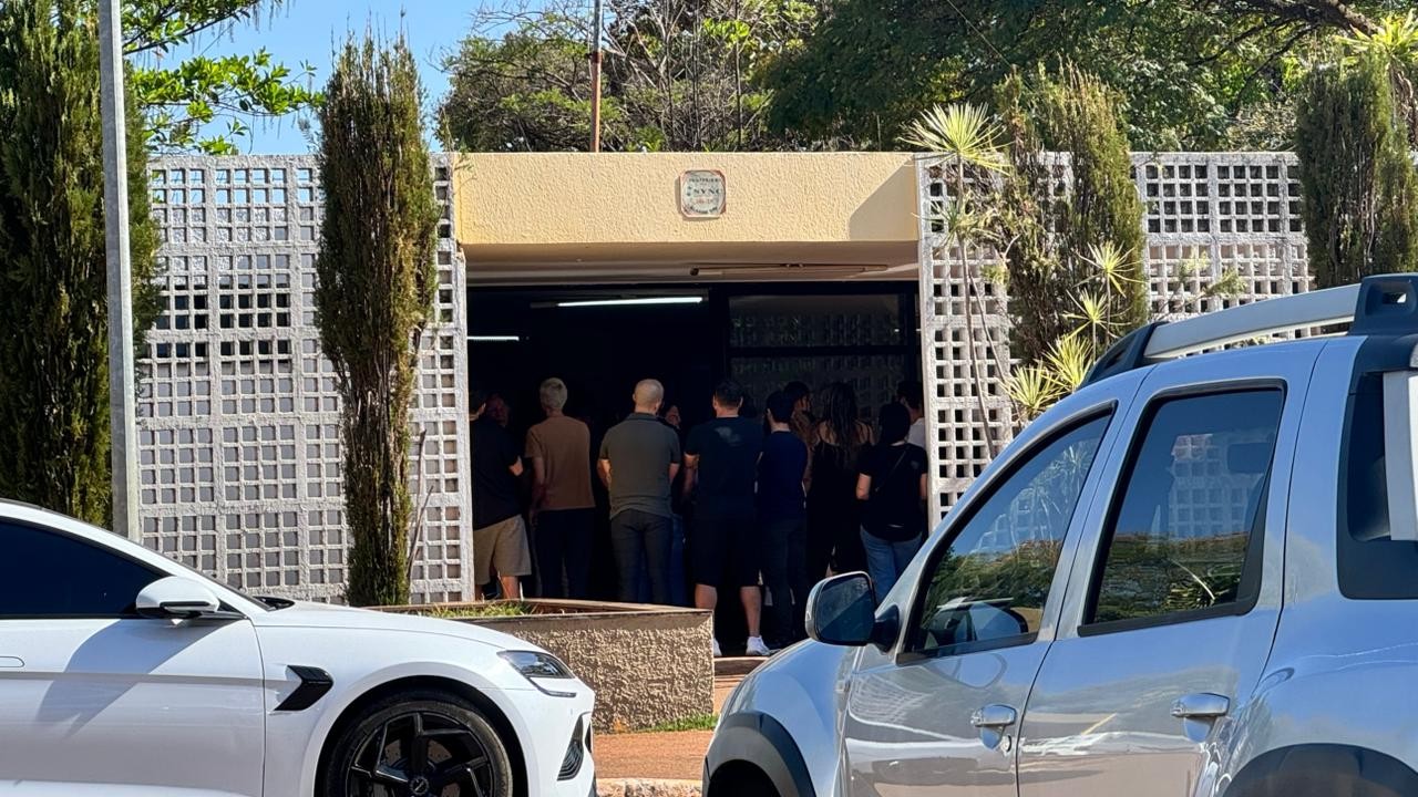 Família e amigos prestam últimas homenagens a Luiz Perillo, que morreu após transplante raro