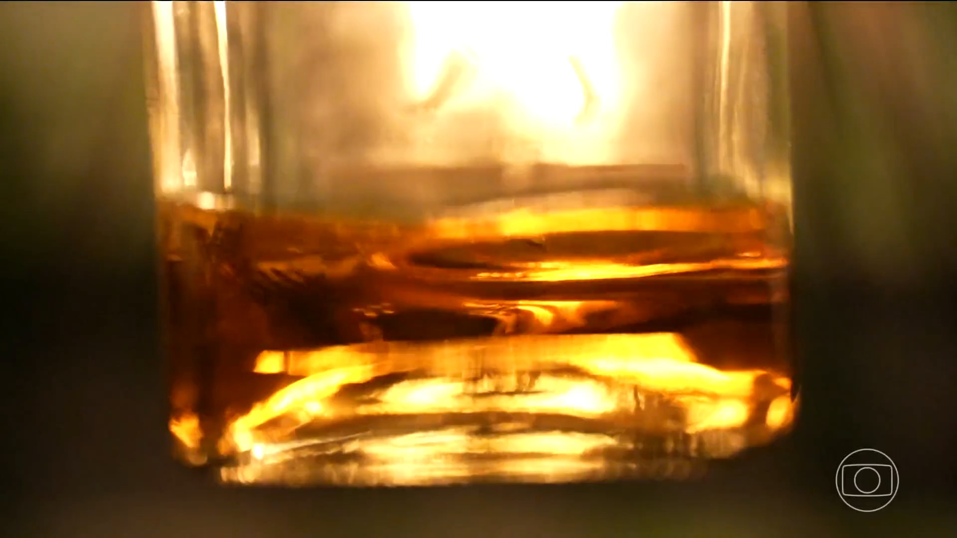 Saiba como descartar garrafas de destilados para evitar falsificação