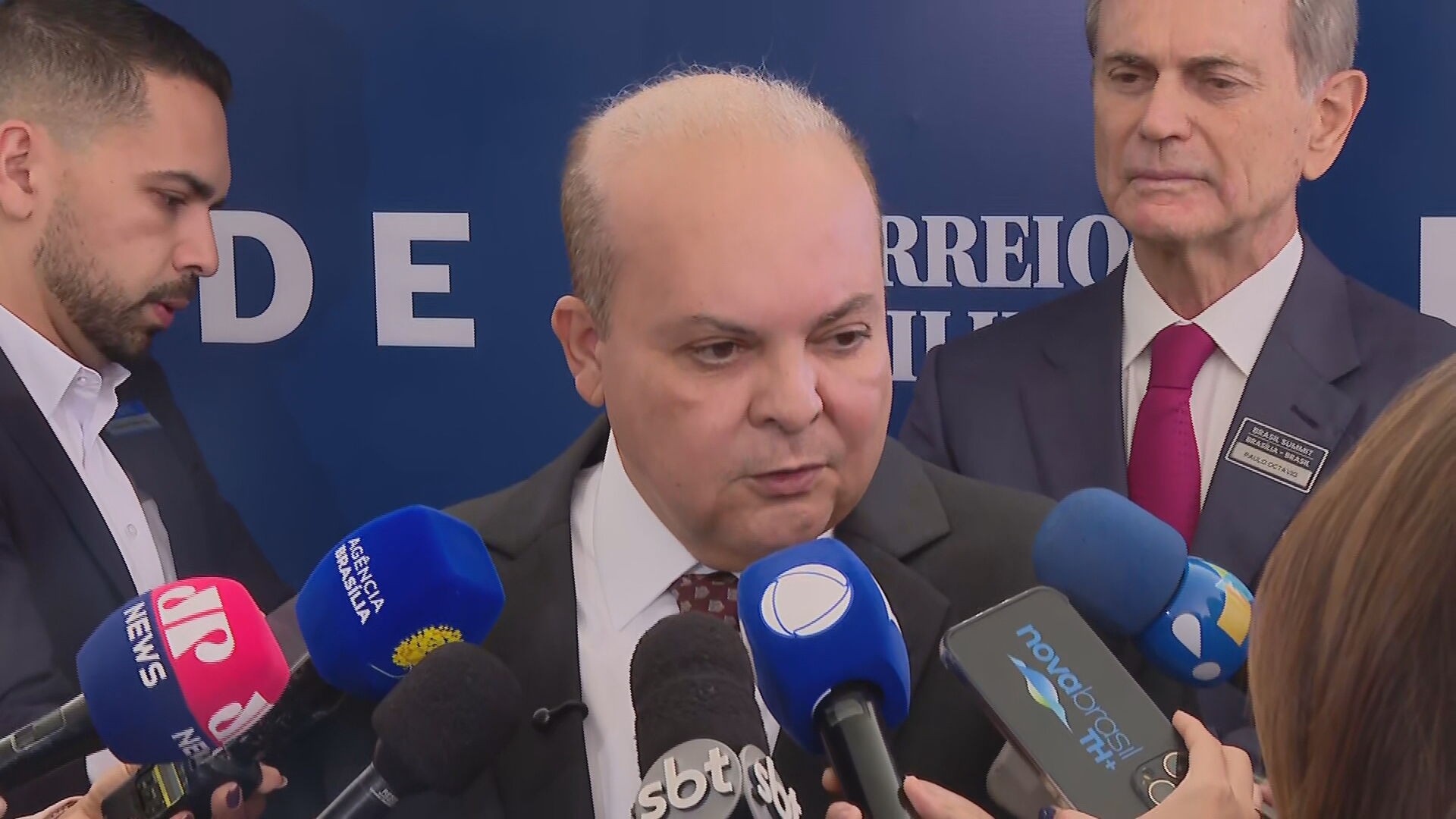 Empresário alvo da PF em operação sobre fraudes no INSS diz ter dado Fusca de R$ 71 mil como presente a Ibaneis: ‘Amigo querido’