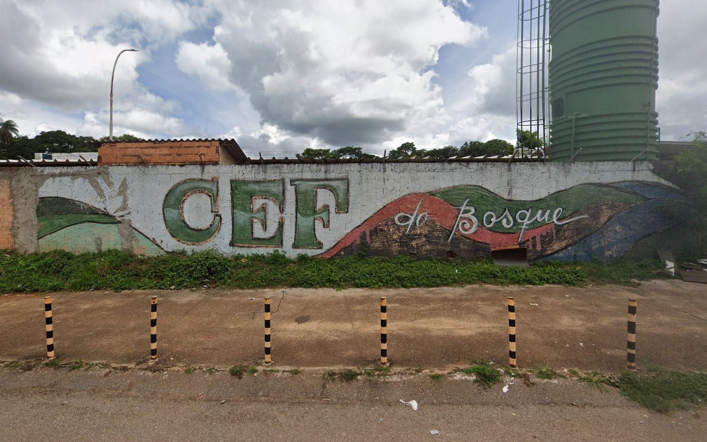 Vigilante de escola do DF dispara gás de pimenta em alunas para interromper briga