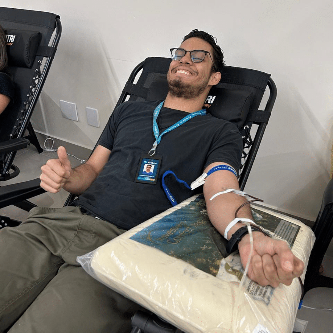 Trote solidário em Taguatinga reuniu universitários e convidou a comunidade para doação de sangue.