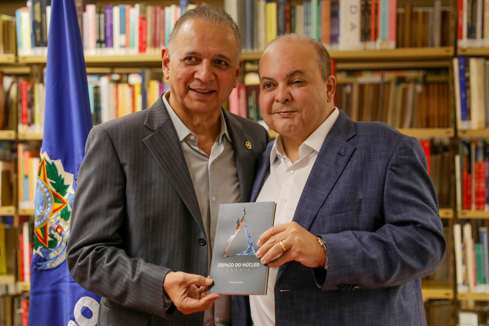 Autoridades participam de lançamento do livro “Espaço do Núcleo”, de autoria de Marco Antonio Costa.